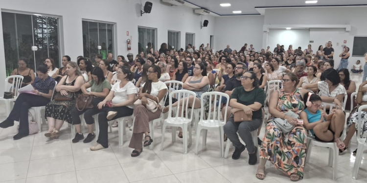 Educação: Servidores aprovam pagamento de férias pecuniárias, já decisão sobre HTPC online e compensação dos sábados, ficou em aberto